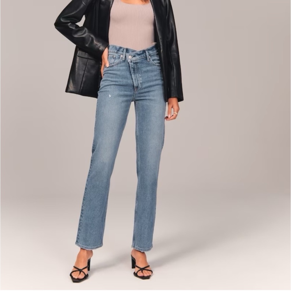 Abercrombie and Fitch 90s high rise straight crossover jeans